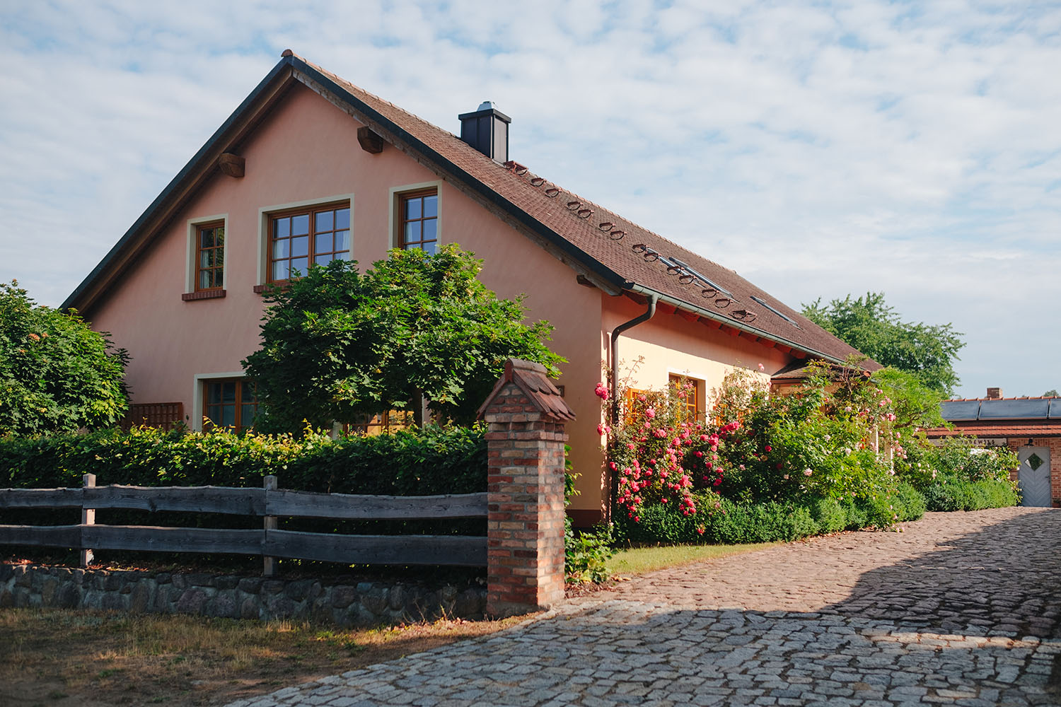 Hofeinfahrt zum Haus Ferienwohnung Domizil Kirschgarten in Metzelthin Uckermark